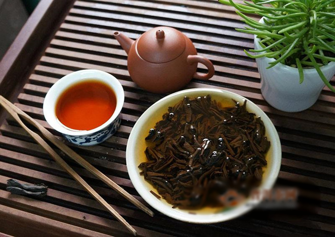 动漫露胸少妇精品一区二区三区，文化现象的探讨与审美新维度